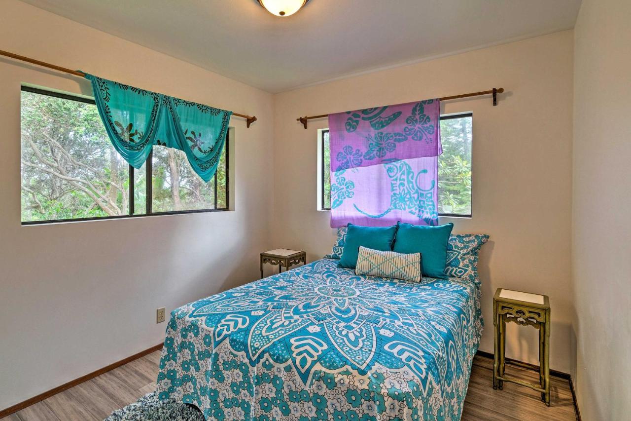 Peaceful Abode With Deck, 13 Mi To Black Sand Beach! Naalehu Экстерьер фото