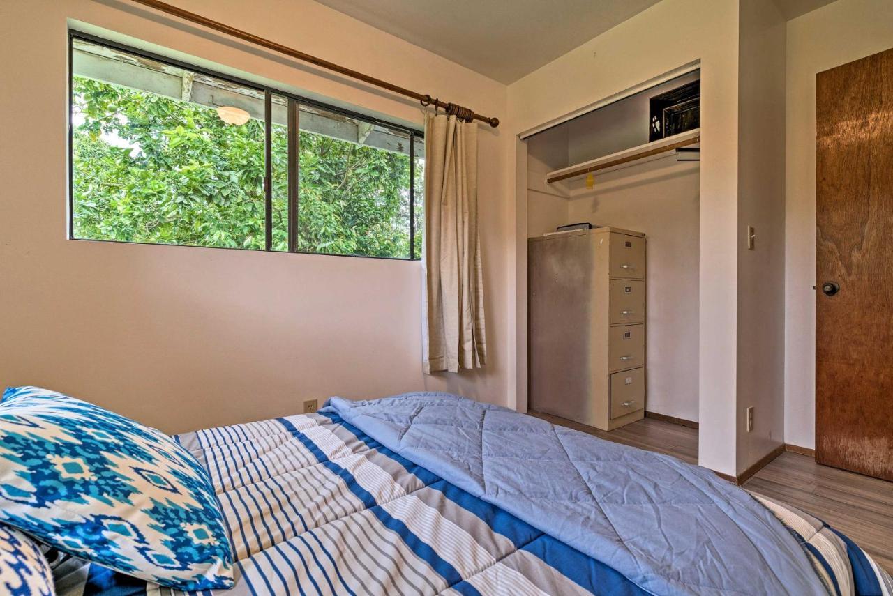 Peaceful Abode With Deck, 13 Mi To Black Sand Beach! Naalehu Экстерьер фото