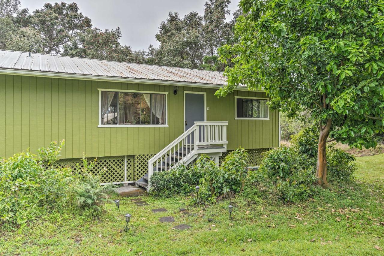 Peaceful Abode With Deck, 13 Mi To Black Sand Beach! Naalehu Экстерьер фото